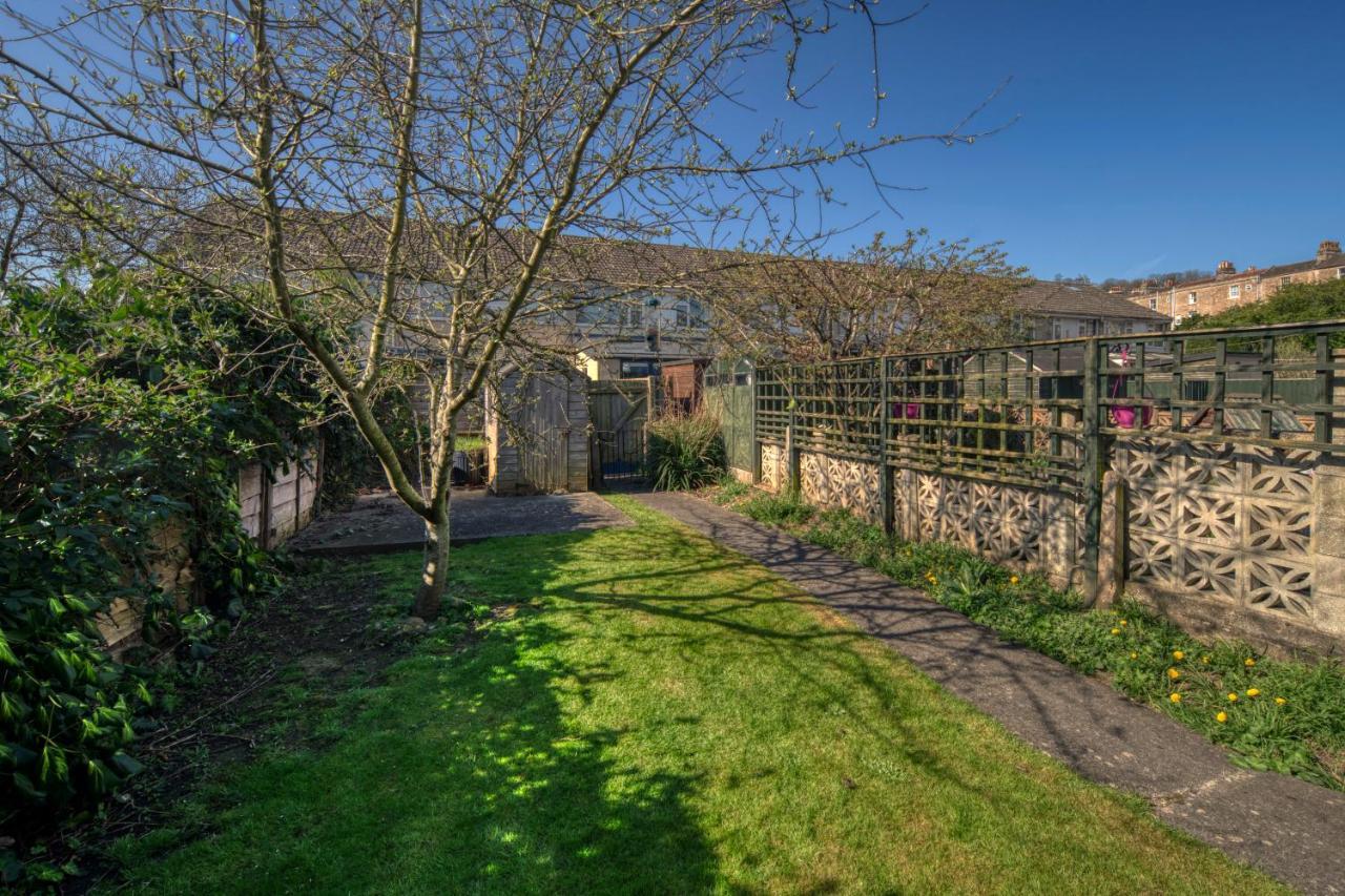 Henry'S Guesthouse Bath Exterior photo