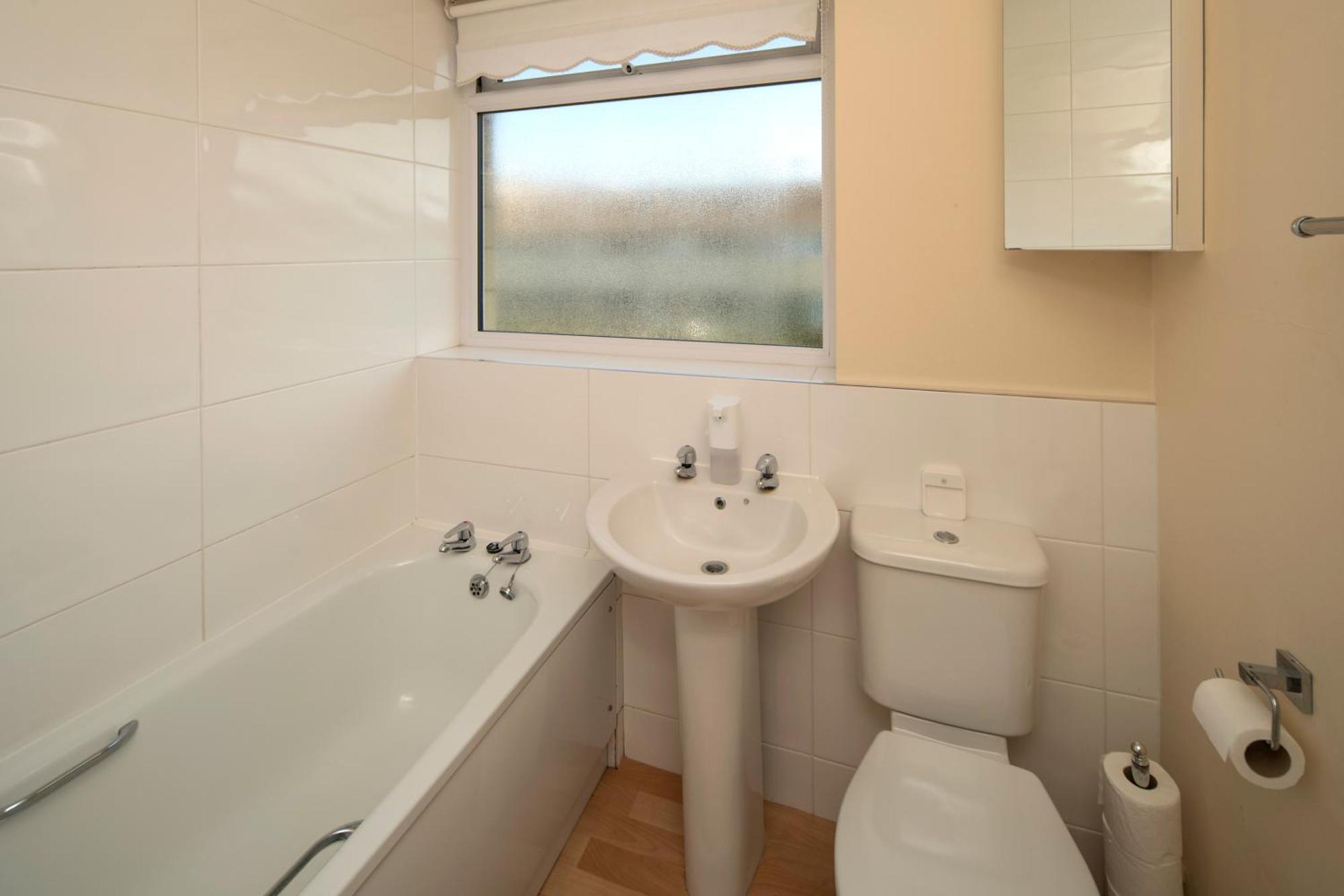 Henry'S Guesthouse Bath Exterior photo
